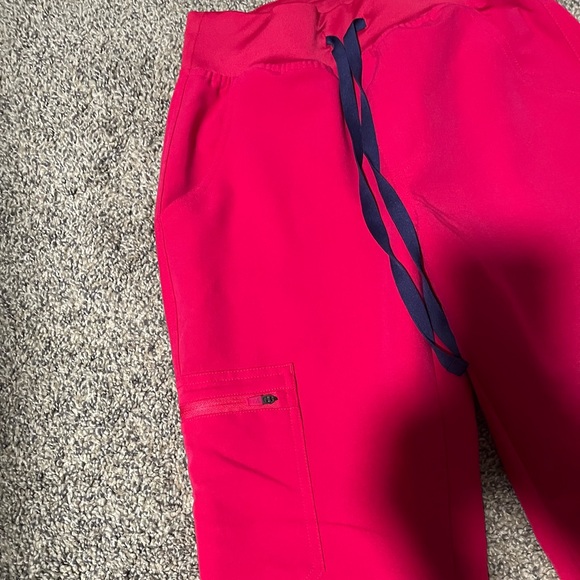 Ultra rose figs scrub bottoms - Picture 3 of 6